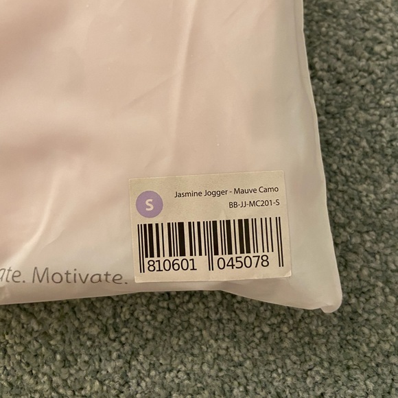 BuffBunny 2019 Collection Jasmine Jogger in Mauve Camo (BNWT) - Picture 10 of 10